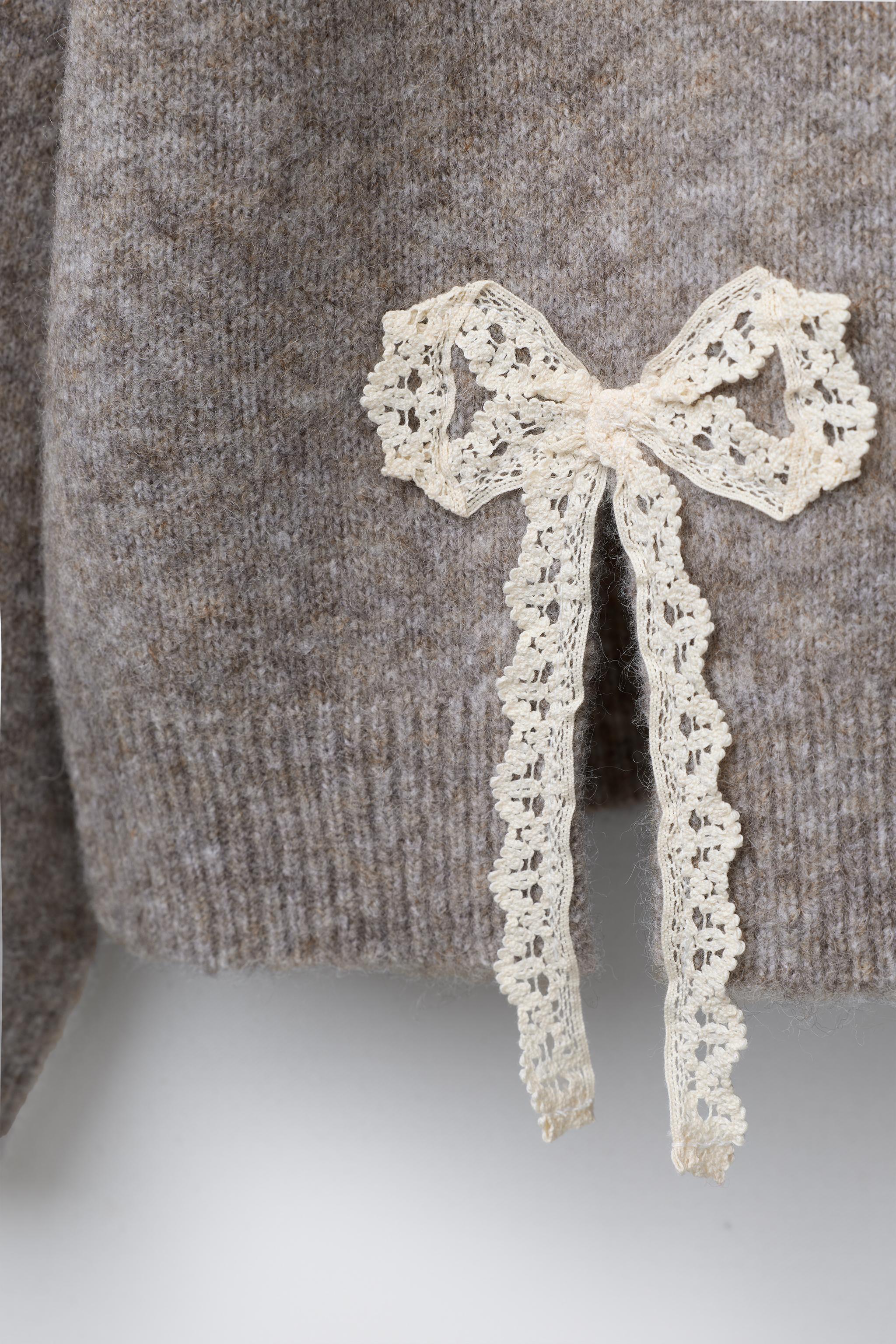 LACE BOWS KNIT SWEATER